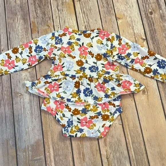 Baby girls Carter’s floral outfit with jeans - Picture 5 of 9